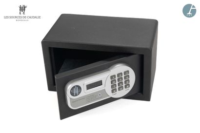 null From room 41 (Boat barn)
Black lacquered metal electronic safe.
Condition of...