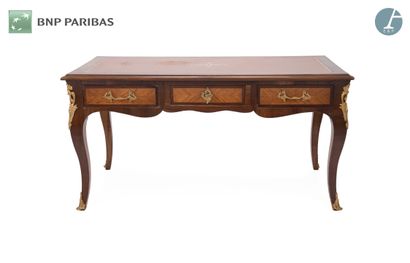 null Flat desk in rosewood and amaranth, the moving belt opening to three drawers...