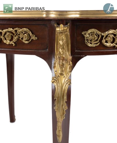 null Coffee table in marquetry and gilt bronze, the oval tray resting on cambered...