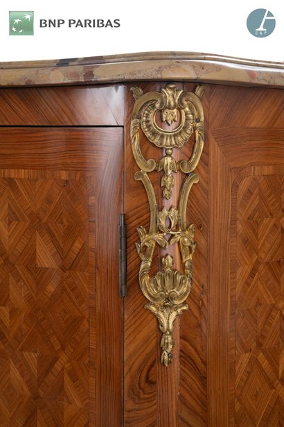 null LOT SOLD ON DESIGNATION
Cabinet in marquetry of crossbars, the front in crossbow...