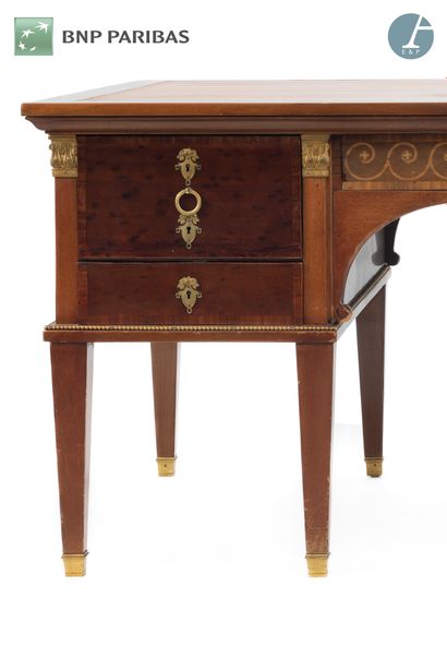 null Large mahogany pedestal desk, opening to six drawers in front and resting on...