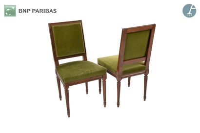 null Suite of three chairs in natural wood molded and carved. The upholstery in green...