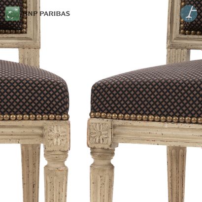 null Pair of chairs in molded wood, carved and lacquered gray. The upholstery in...