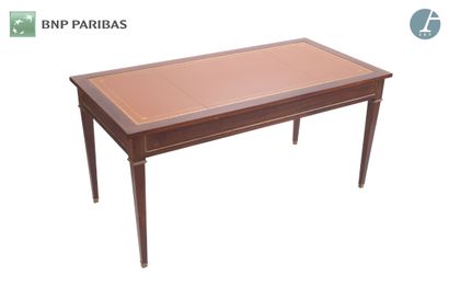 null Rectangular table in molded and carved mahogany, the rectangular top covered...
