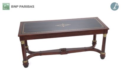 null Natural wood and mahogany veneer console, opening with two drawers in the waist...