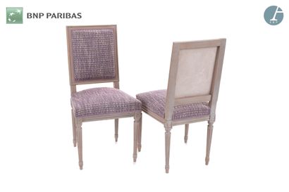null Set of six chairs in carved wood, molded and lacquered gray, the back to the...