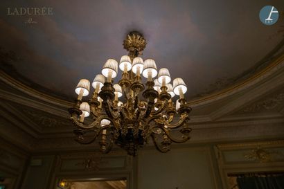 null En provenance de la Maison Ladurée - Salon Castiglione.

Important lustre en...