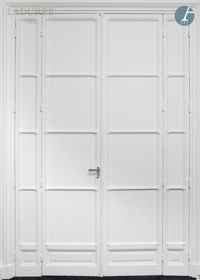 null From the Maison Ladurée - Offices.

Door with two leaves in molded wood, carved...