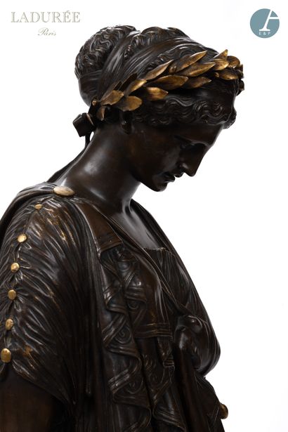 null From the Maison Ladurée - Entrance hall. 

Jean-Baptiste CLESINGER (1814-1883)
Sapho
Sculpture...