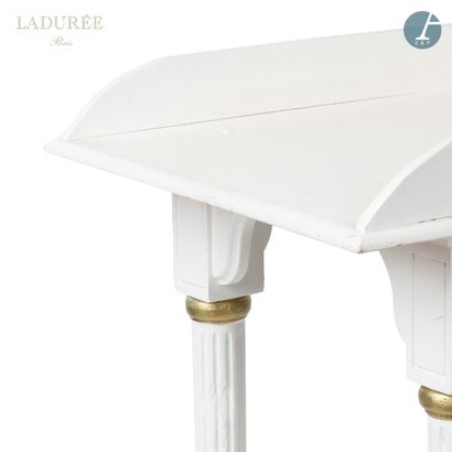 null From the Maison Ladurée - 1st floor.

Changing table in molded wood, carved...