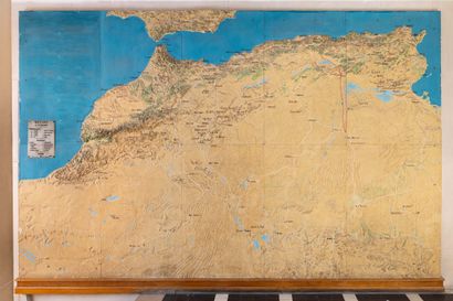 Grande carte en relief de l’Afrique du Nord...