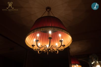 null From the hallway of the Bar Le 31 of the Metropole Hotel (Brussels). 
Chandelier...