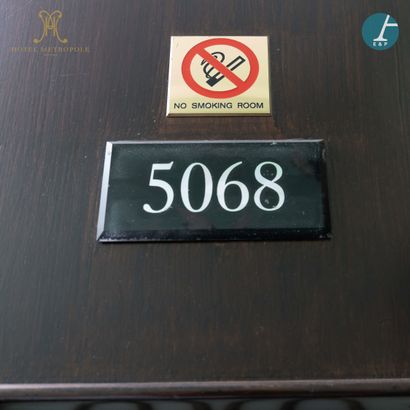 null From the room 5068 "Pierre Frey" of the Hotel Metropole (Brussels):
Complete...