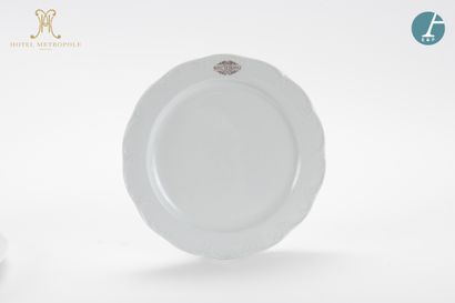 null From the Hotel Métropole (Brussels):
Set of 12 white porcelain plates with scrollwork...