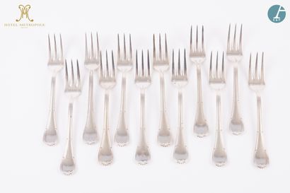 null From the Hotel Metropole (Brussels):
Suite of 12 silver plated fish cutlery,...