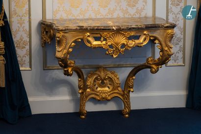 null From the Presidential Suite (2nd floor) of the Hôtel Métropole (Brussels):
Molded,...