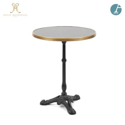 null From the terrace of the Café Métropole (Brussels): 
Set of three tables, tripod...