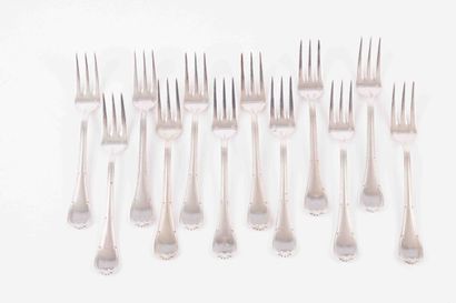 null From the Hôtel Métropole (Brussels): 
Suite of 12 silver plated fish cutlery,...