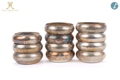 null From the Hotel Métropole (Brussels): 
Set of 10 silver plated finger bowls (blackened,...