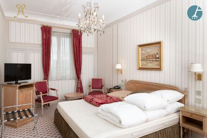 null From the Hotel Métropole (Brussels) : 
Complete furniture of the room 520
Modern...