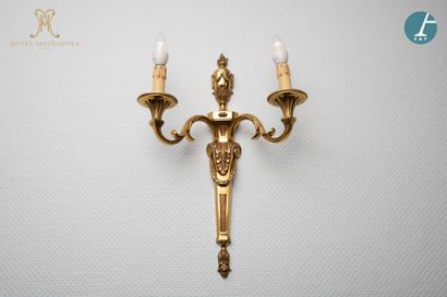 null From the Metropole Hotel (Brussels): 
Lot of 10 gilt metal sconces with two...