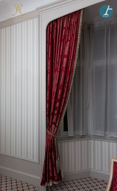null From room 537 (5th floor) of the Metropole Hotel (Brussels): 
Pair of curtains...