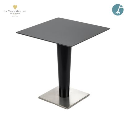 Table en métal laqué noir, plateau carré,...