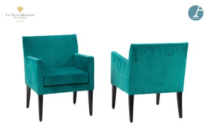 null Pair of armchairs entirely upholstered in green velvet, straight backrests and...