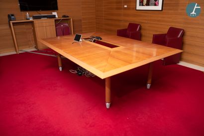 null POLTRONA FRAU.
Meeting table, square top in wood veneer, beveled edges covered...