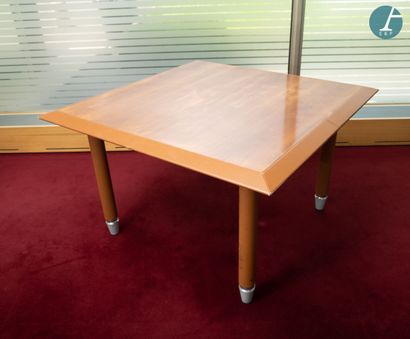 null POLTRONA FRAU.
Meeting table, square wood veneer top, beveled edges covered...