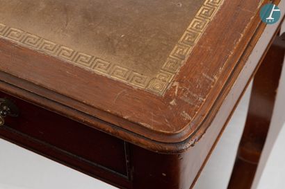null Large flat desk in mahogany and mahogany veneer, gilded brass ornamentation,...