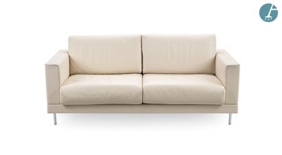 null EDITION MATTEO GRASSI 1880
Two-seater sofa in beige leather, straight arms,...