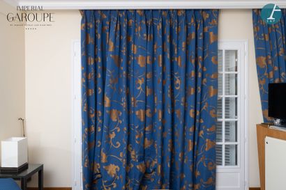 null En provenance de l'Imperial Garoupe - Chambre 9

Paire de rideaux en tissu bleu...