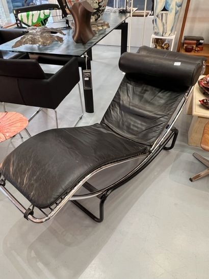  Le Corbusier(dans le goût) chaise longue en cuir noir Gazette Drouot