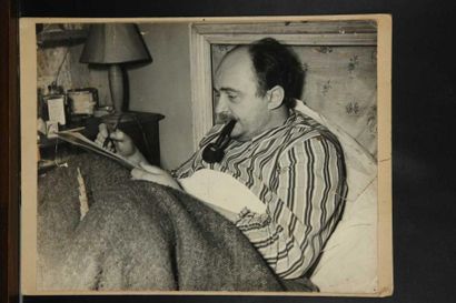 null Otto Wols dans son lit à Champigny sur Marne, 1951 Tirage argentique d'époque...
