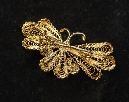 null BROCHE papillon en argent doré filigranné. P: 3.5 g.