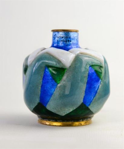 null Jules SARLANDIE (1874-1936) VASE en cuivre émaillé bleu à décor de motifs géométriques...