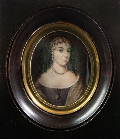 null MINIATURE "Portrait de femme de la Renaissance" Signée Minard. H: 7.5 cm à vue....