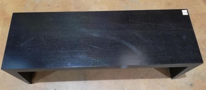 null PAIRE de bout de lit en bois noirci. 45 x 135 x 45 cm