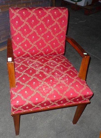 null Fauteuil, recouvert de tissu rouge, années 50