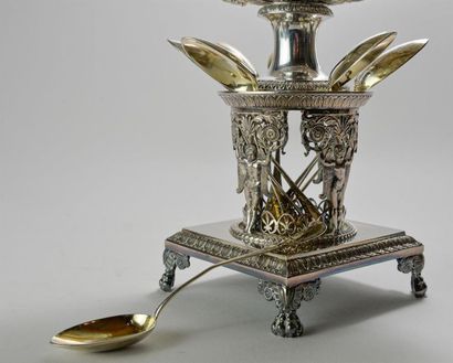 null IMPORTANT JAMMER in moulded crystal mounted on silver. It rests on a square...