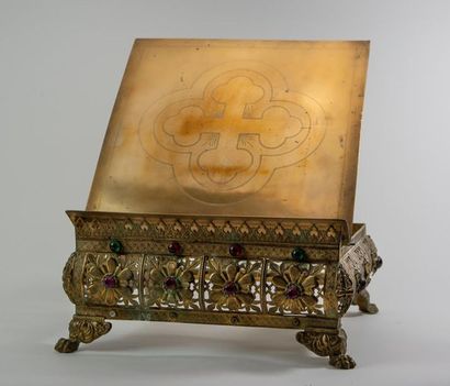 null [RELIGIOSA] LUTRIN carries Bible in brass and gilt bronze. The tray with engraved...