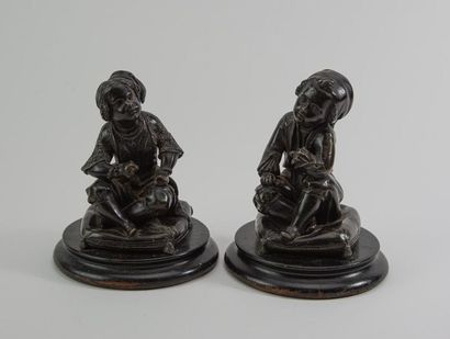 null ORIENTALIST SCHOOL XIXth "Pair of young Ottomans sitting" Bronze patinated ruler...