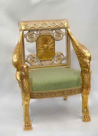 null IMPORTANT FALSE in carved painted wood and golden stucco, the armrests in the...