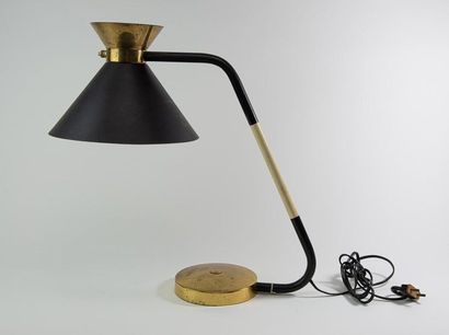 null LAMPE DE BUREAU en métal patiné noir et doré annes 40/50. H: 42 cm. 