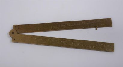  HALF-FOLDING KING FEET in brass engraved with measurements and indications. 18th...