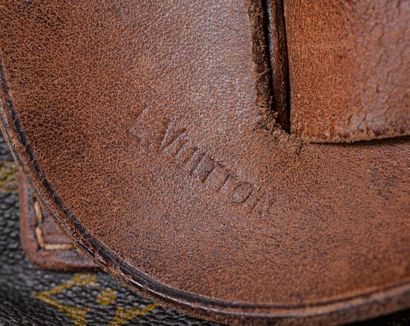 null LOUIS VUITTON STREAMER BAG in monogrammed canvas and natural leather. Strap...