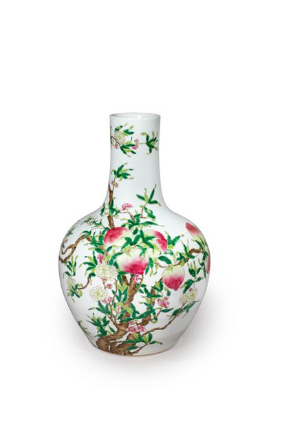 null CHINE - XXe siècle

Important vase de forme "tianqiuping" en porcelaine émaillée...