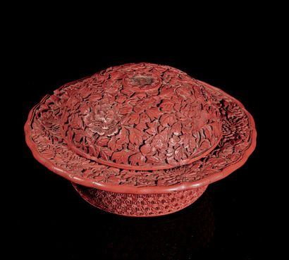 null CHINE - Epoque QIANLONG (1736 - 1795)

Boite couverte en laque rouge sculptée...