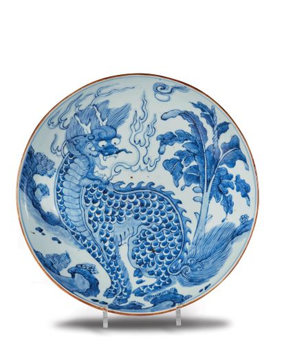 null CHINE - XIX/XXe siècle

Grande coupe en porcelaine décorée en bleu sous couverte...
